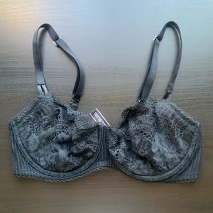 Victoria’s Secret Black Dream Angels Push Up Without Padding Bra size 34D EUC